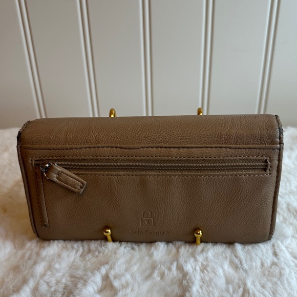 Light Brown Wallet - Picture 2 of 7